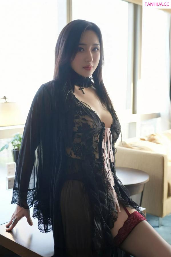   [XiuRen]高清写真图 2025.07.01 No.10490 苏一诺 黑色睡袍第6张图片